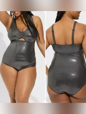 Torrid Foil Keyhole Plunge One-Piece Swimsuit metallic silver finish 3X NWT